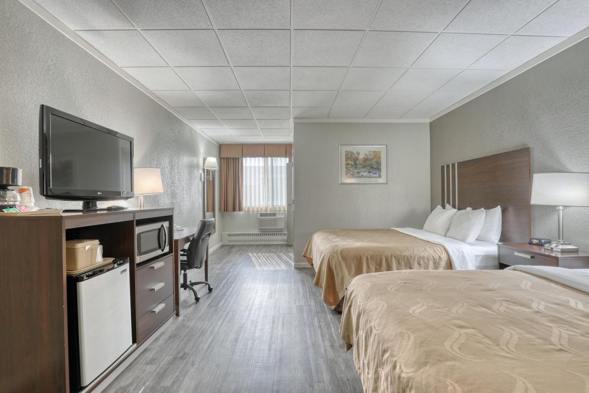 Quality Inn & Suites Downtown Green Bay Exteriör bild