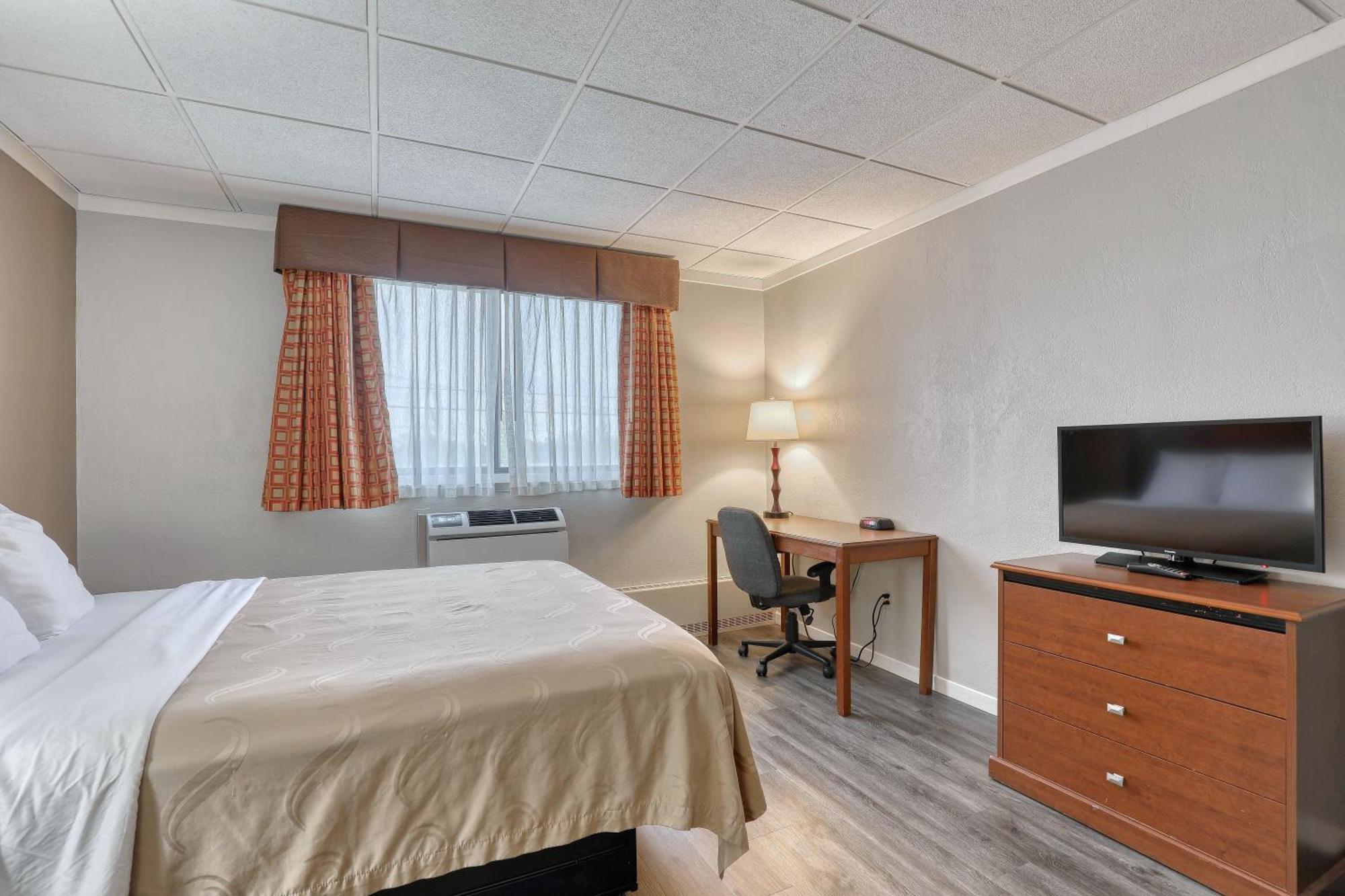 Quality Inn & Suites Downtown Green Bay Exteriör bild