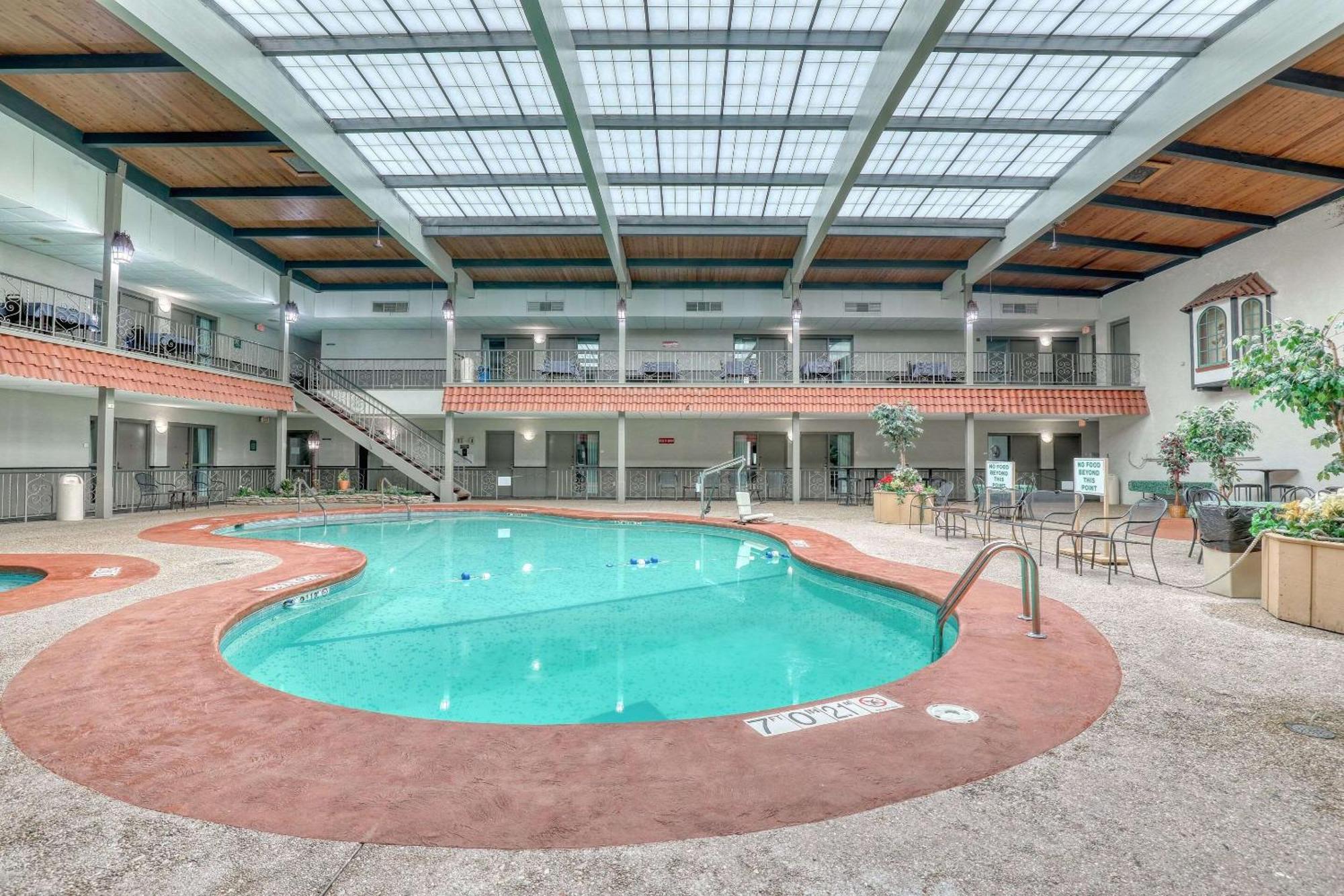 Quality Inn & Suites Downtown Green Bay Exteriör bild