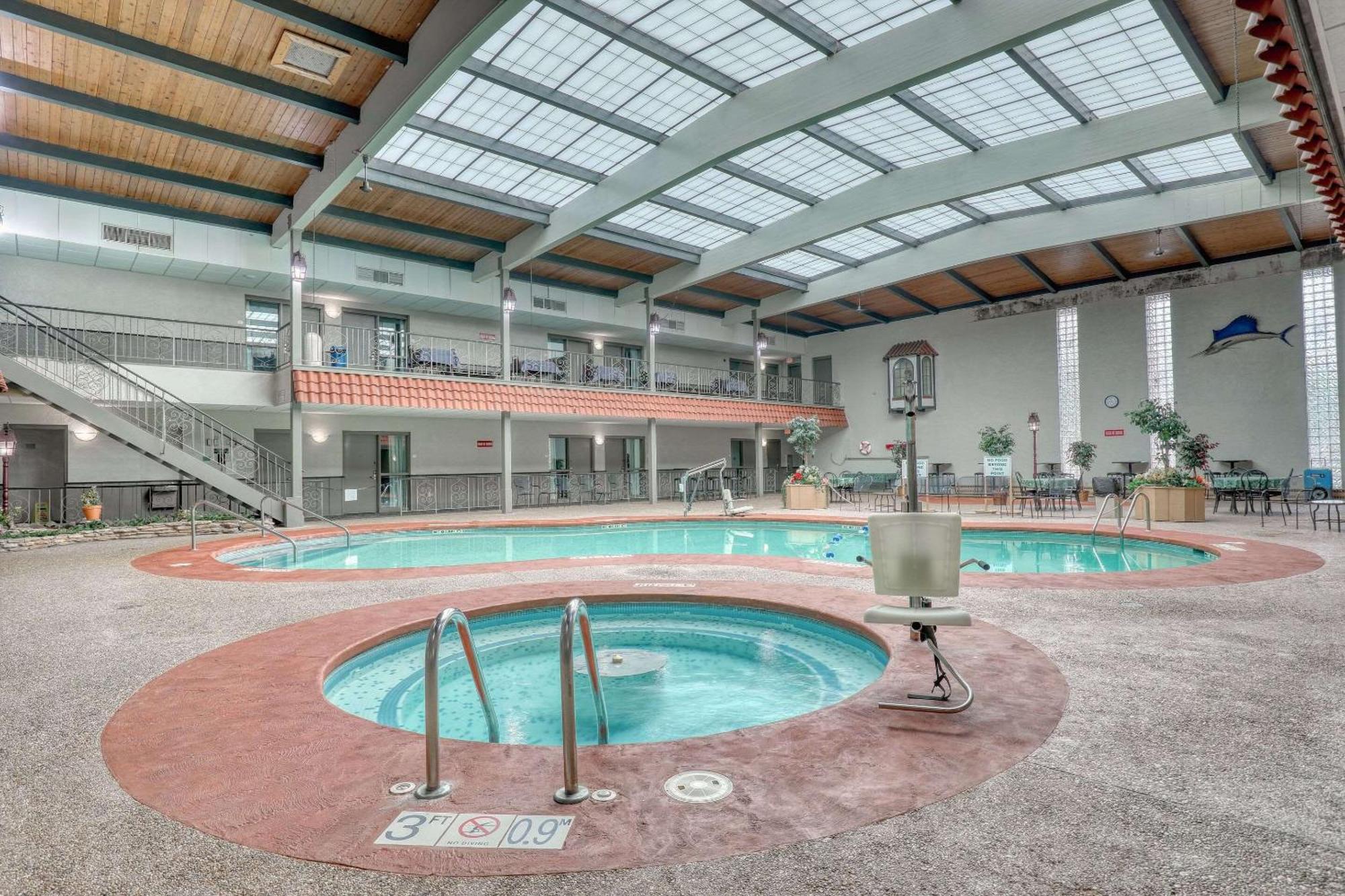 Quality Inn & Suites Downtown Green Bay Exteriör bild