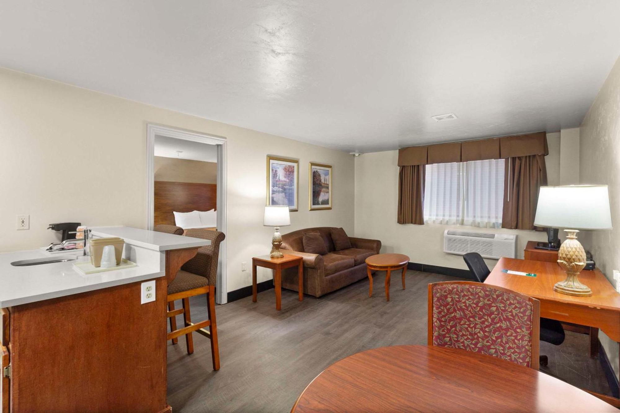 Quality Inn & Suites Downtown Green Bay Exteriör bild