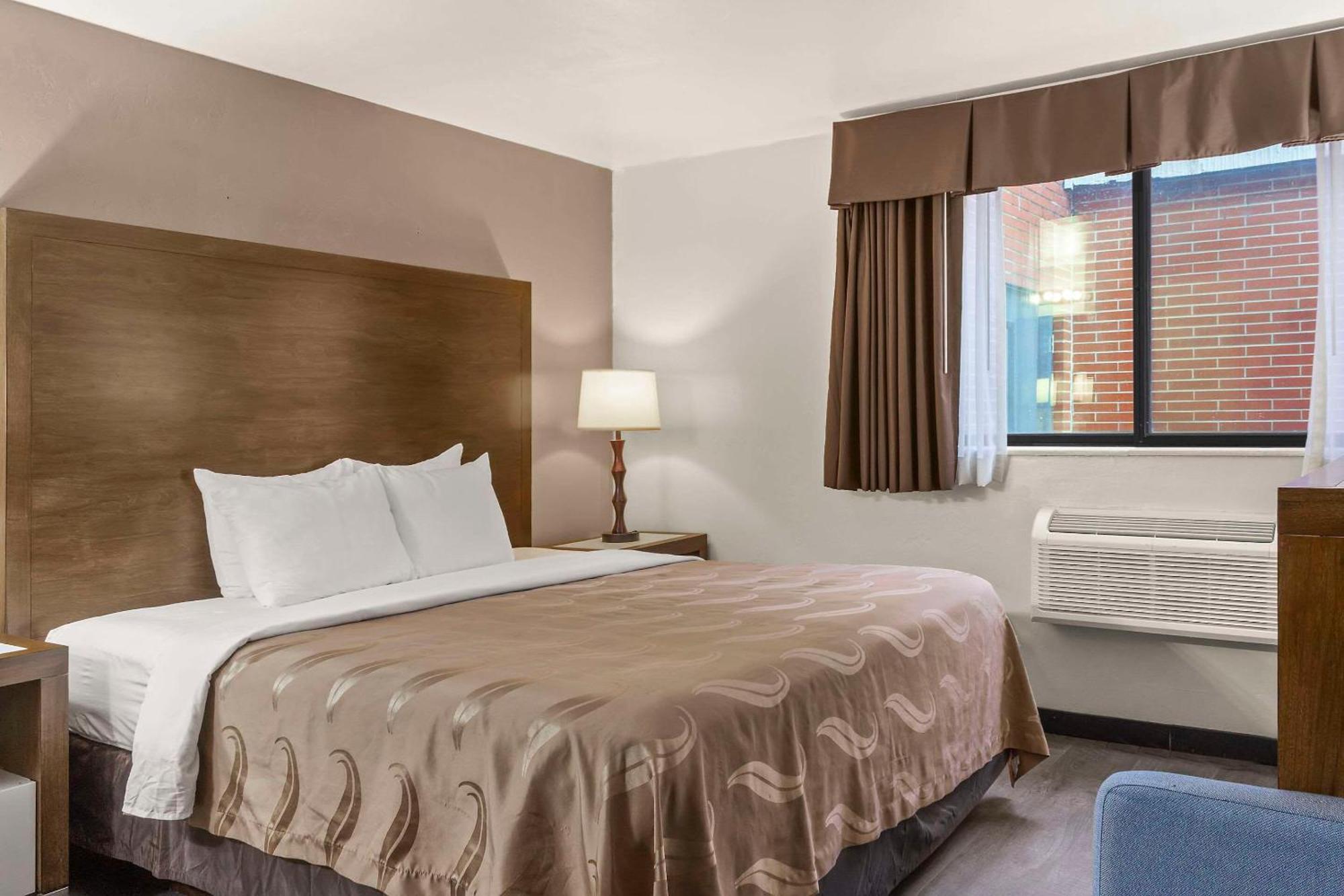 Quality Inn & Suites Downtown Green Bay Exteriör bild