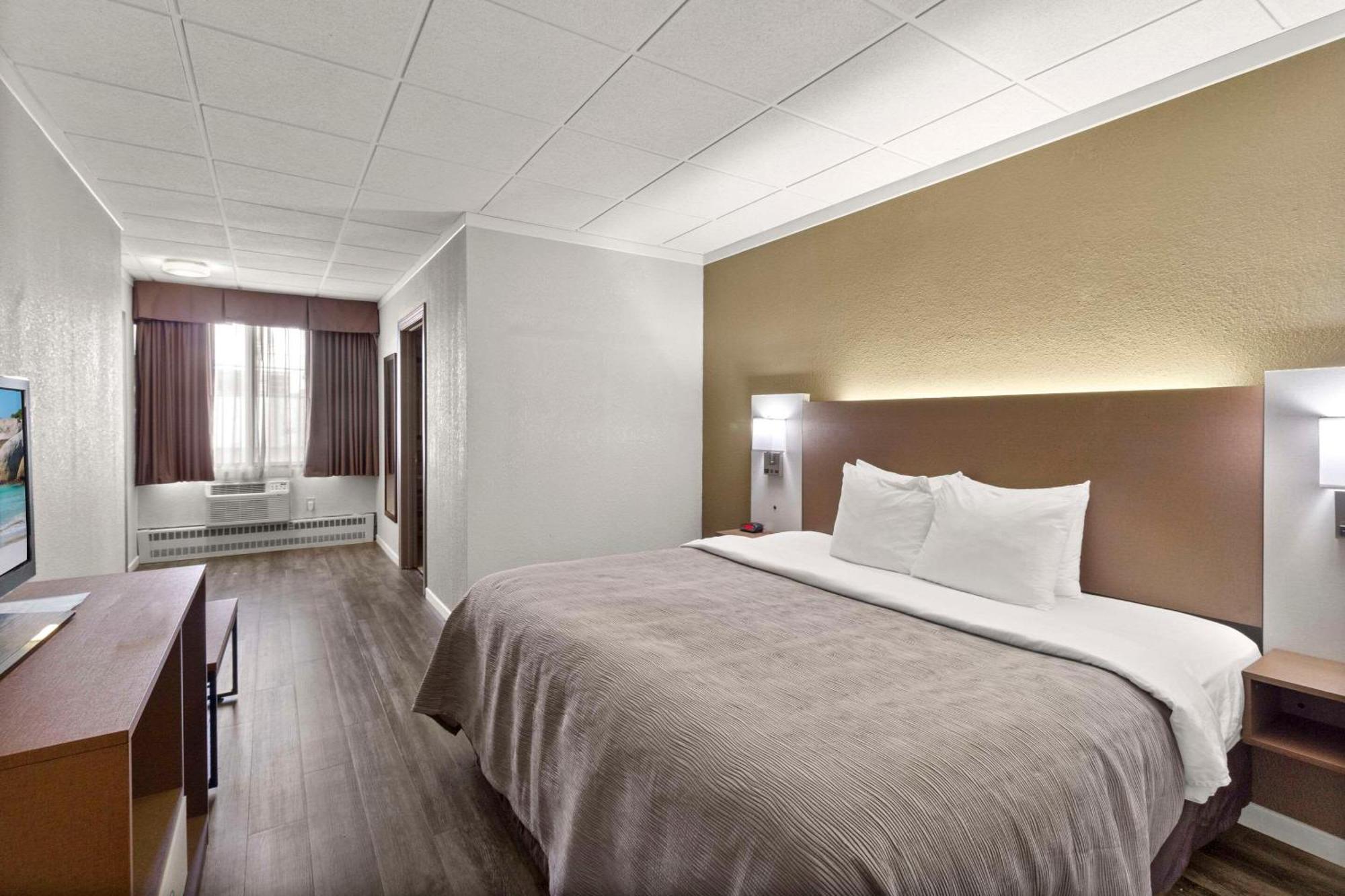 Quality Inn & Suites Downtown Green Bay Exteriör bild