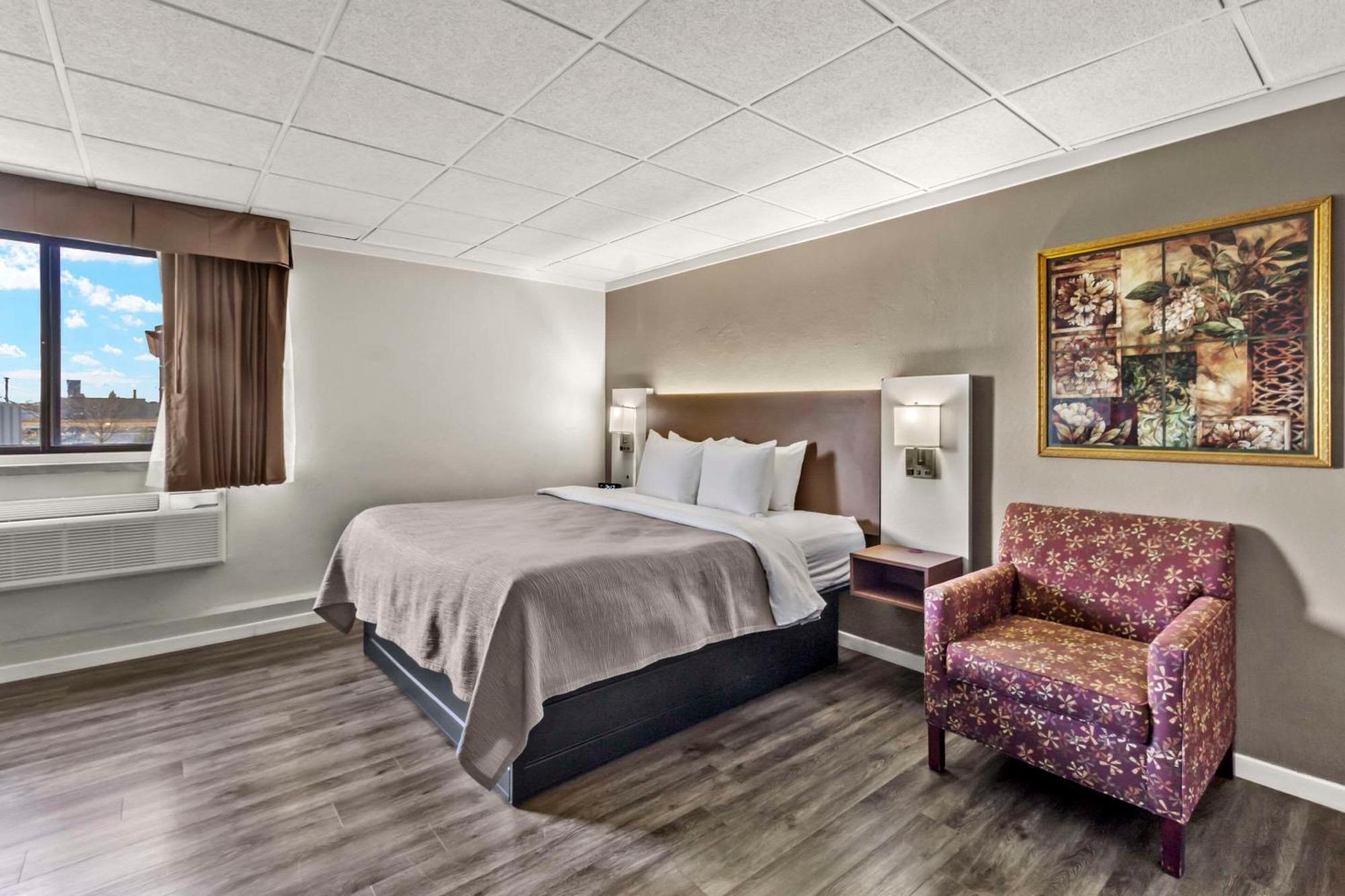 Quality Inn & Suites Downtown Green Bay Exteriör bild