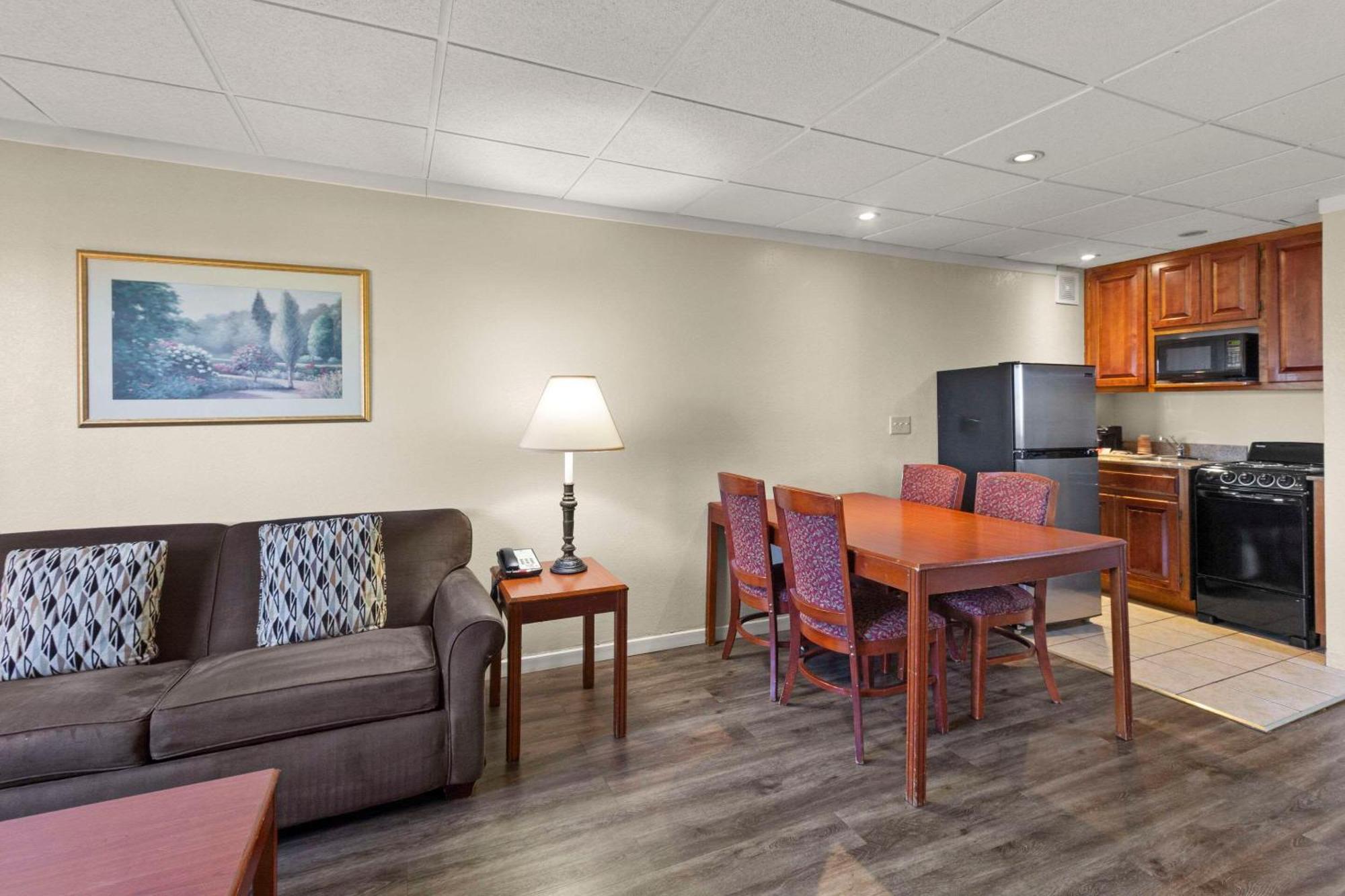 Quality Inn & Suites Downtown Green Bay Exteriör bild