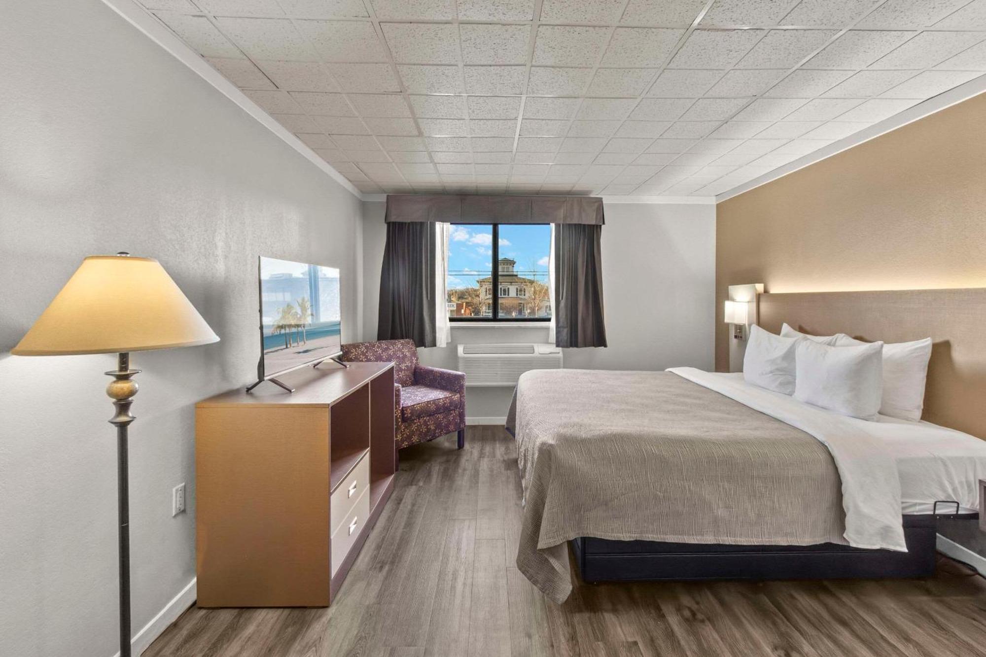 Quality Inn & Suites Downtown Green Bay Exteriör bild