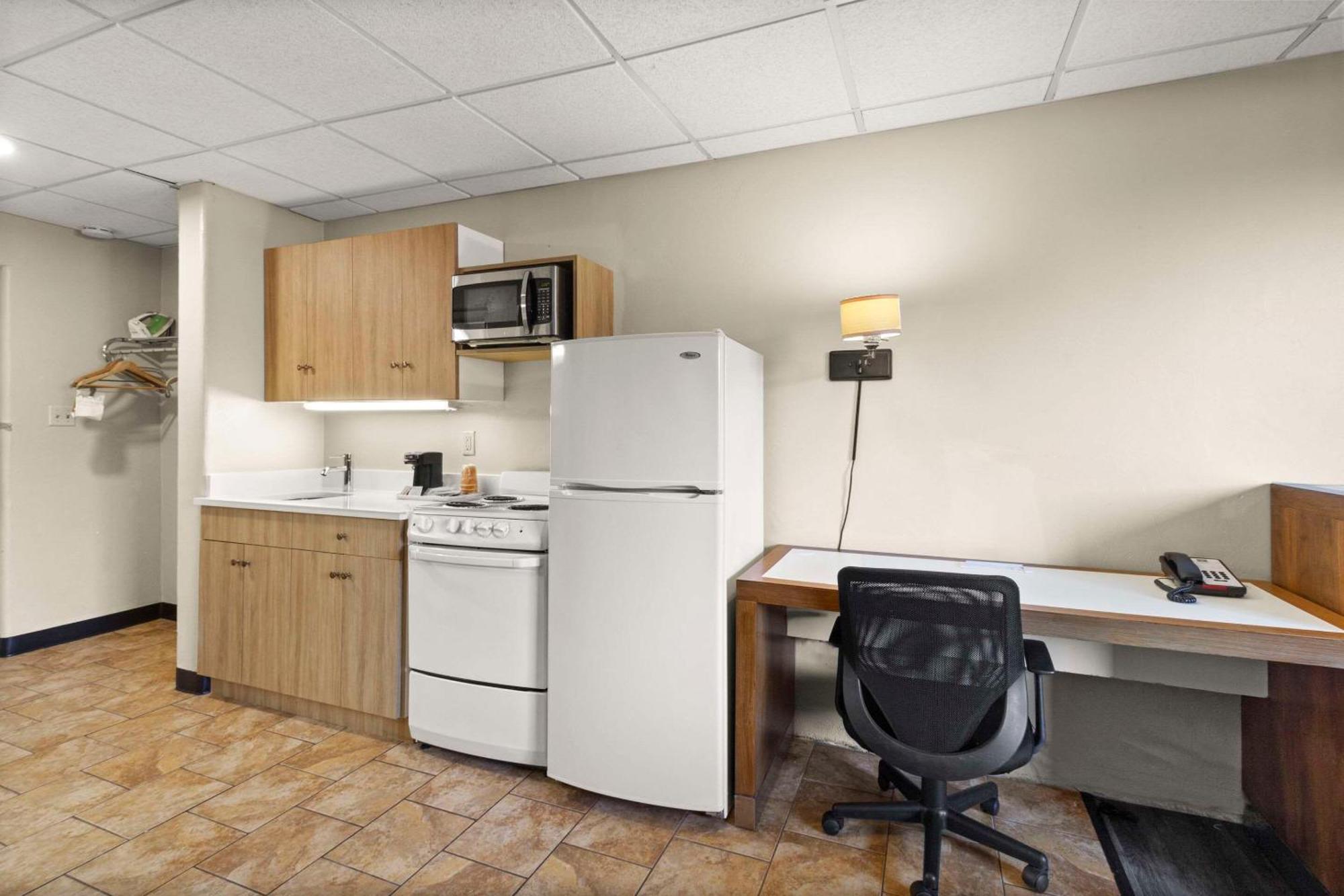 Quality Inn & Suites Downtown Green Bay Exteriör bild