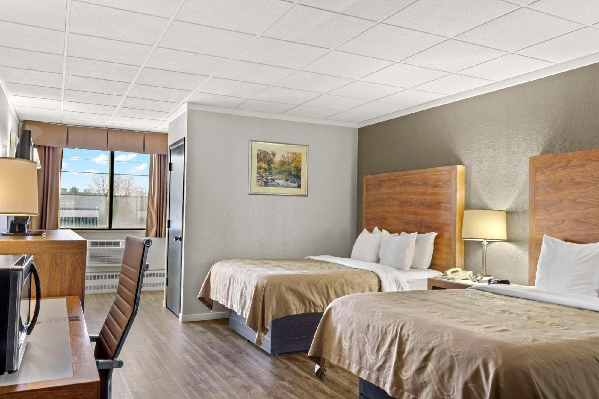 Quality Inn & Suites Downtown Green Bay Exteriör bild