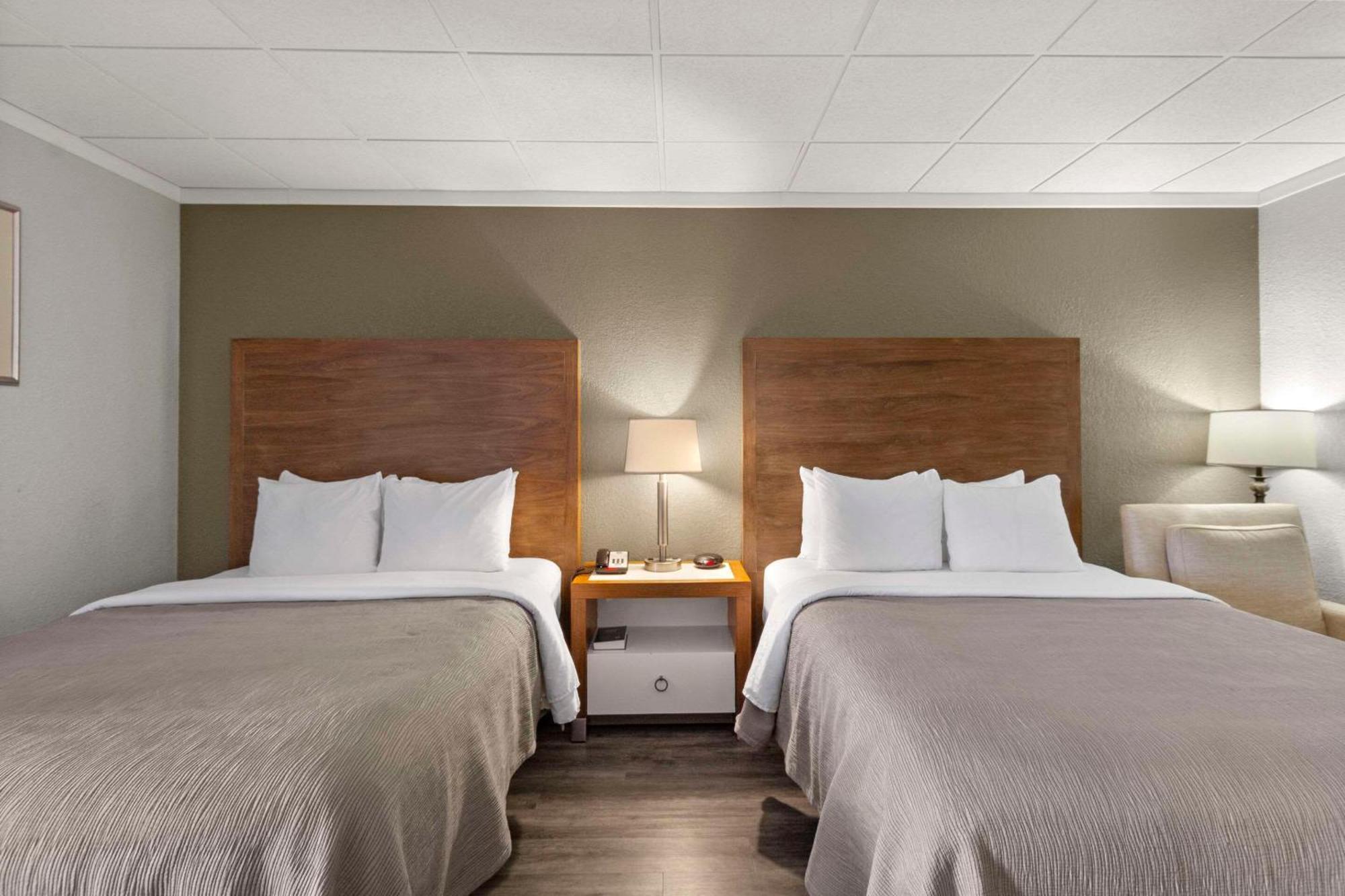 Quality Inn & Suites Downtown Green Bay Exteriör bild