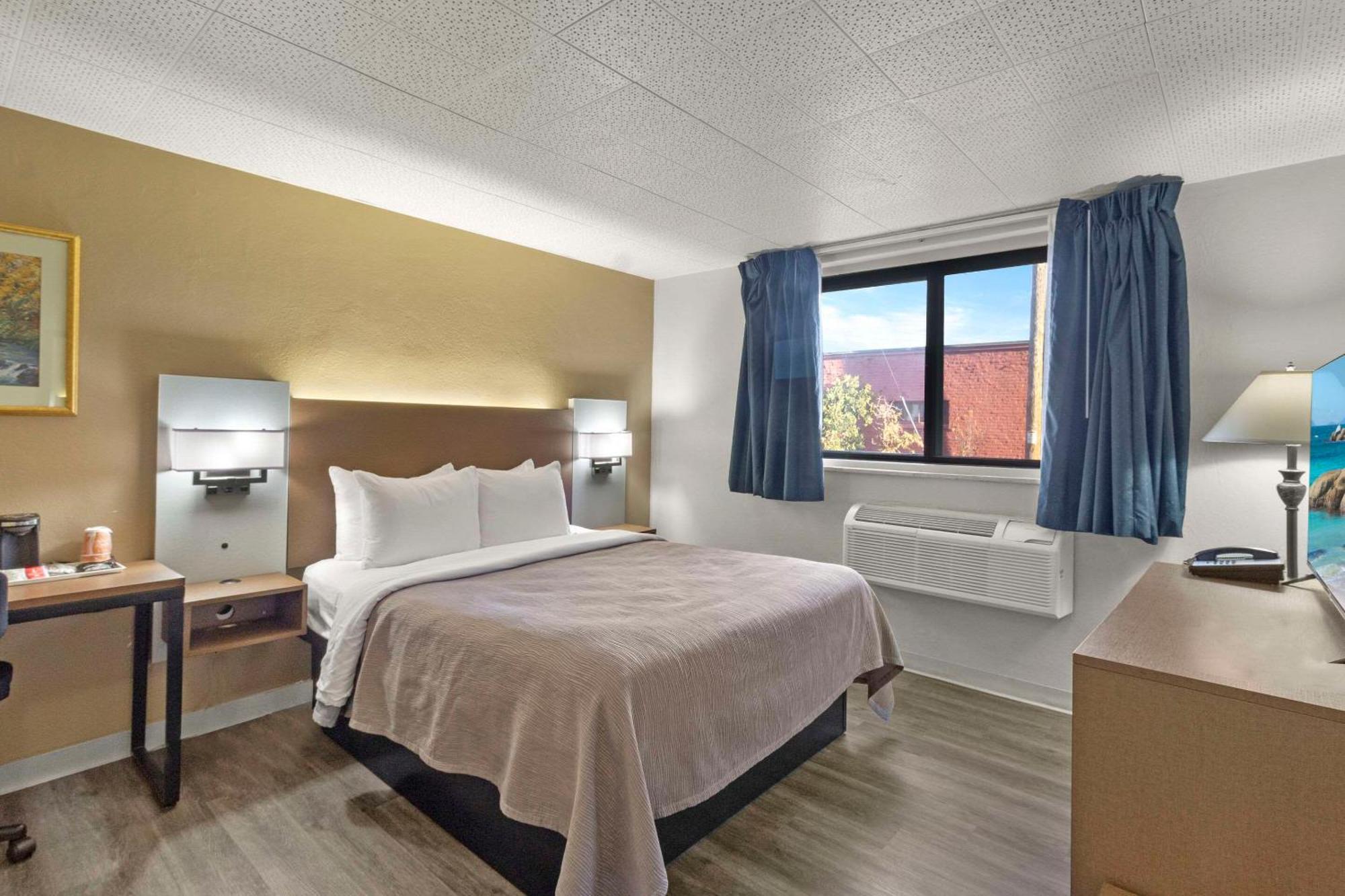 Quality Inn & Suites Downtown Green Bay Exteriör bild