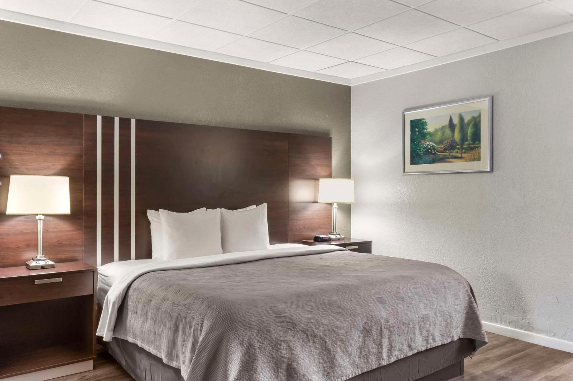 Quality Inn & Suites Downtown Green Bay Exteriör bild