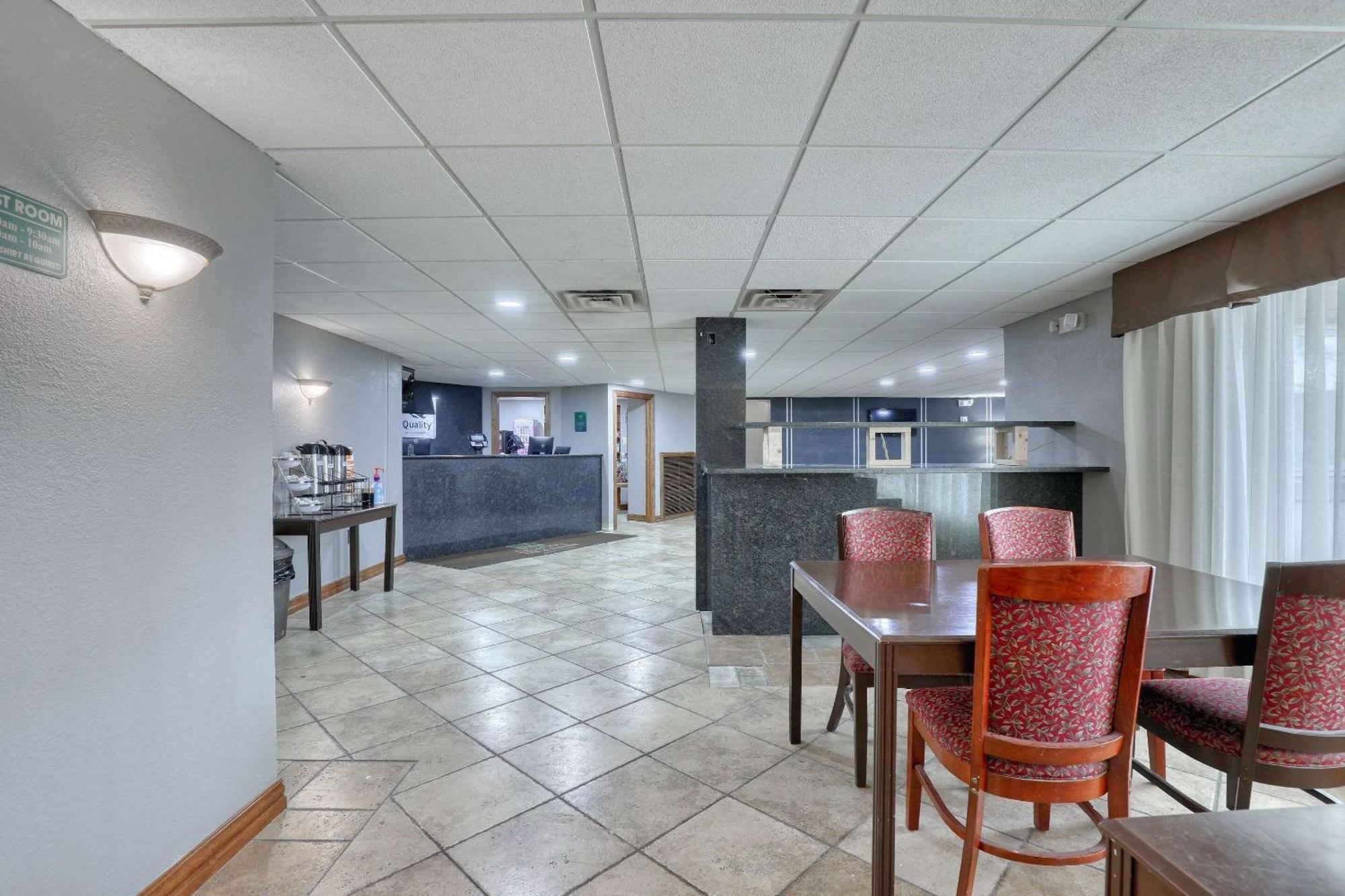Quality Inn & Suites Downtown Green Bay Exteriör bild