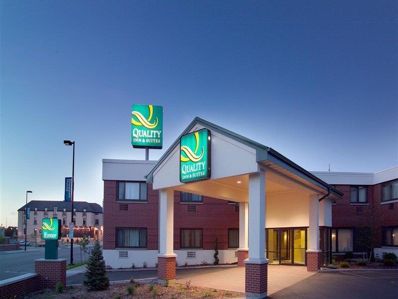 Quality Inn & Suites Downtown Green Bay Exteriör bild