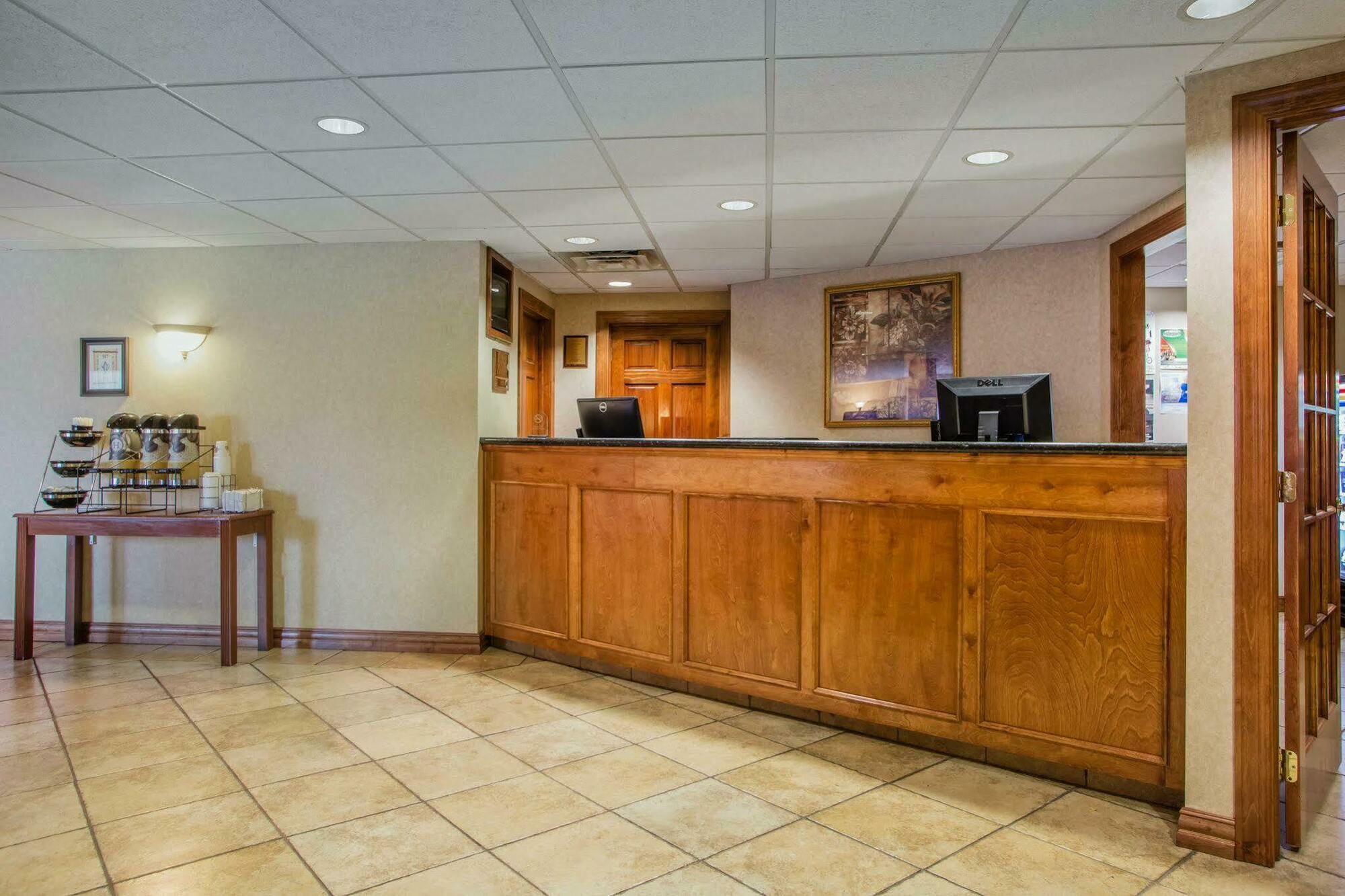 Quality Inn & Suites Downtown Green Bay Exteriör bild