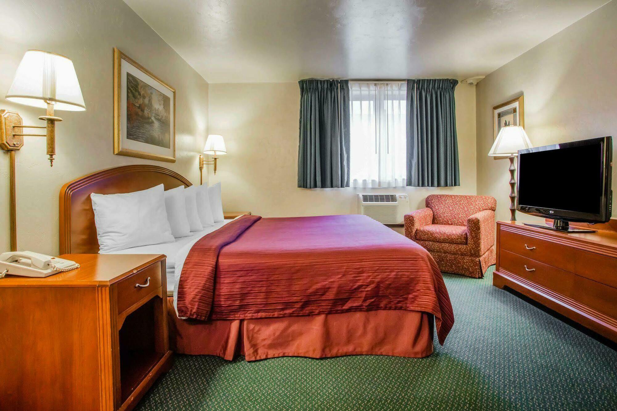 Quality Inn & Suites Downtown Green Bay Exteriör bild