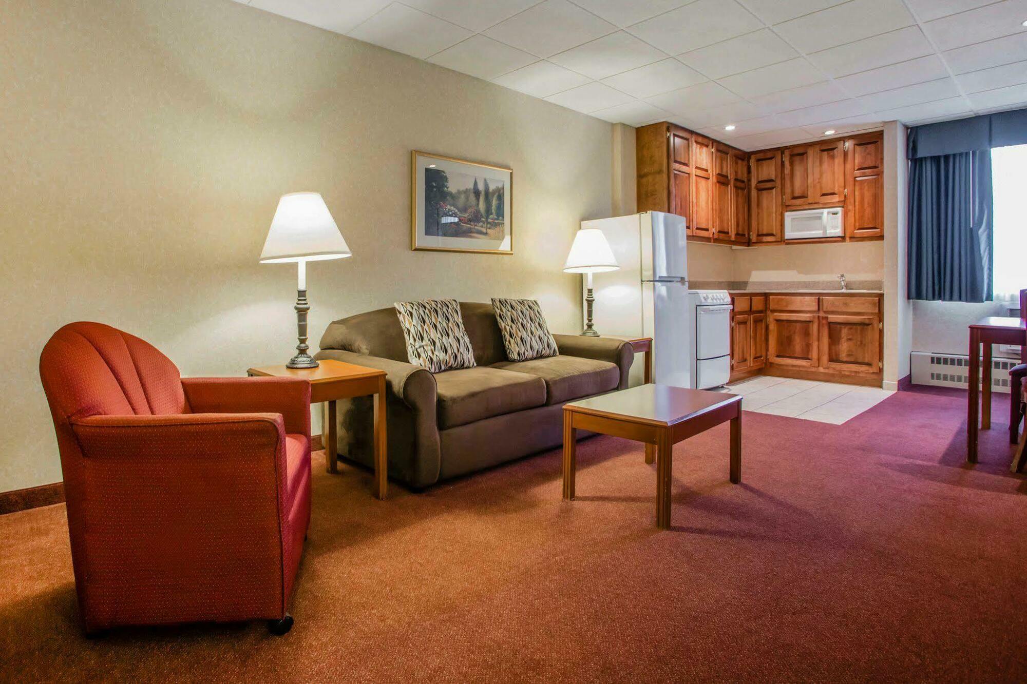 Quality Inn & Suites Downtown Green Bay Exteriör bild