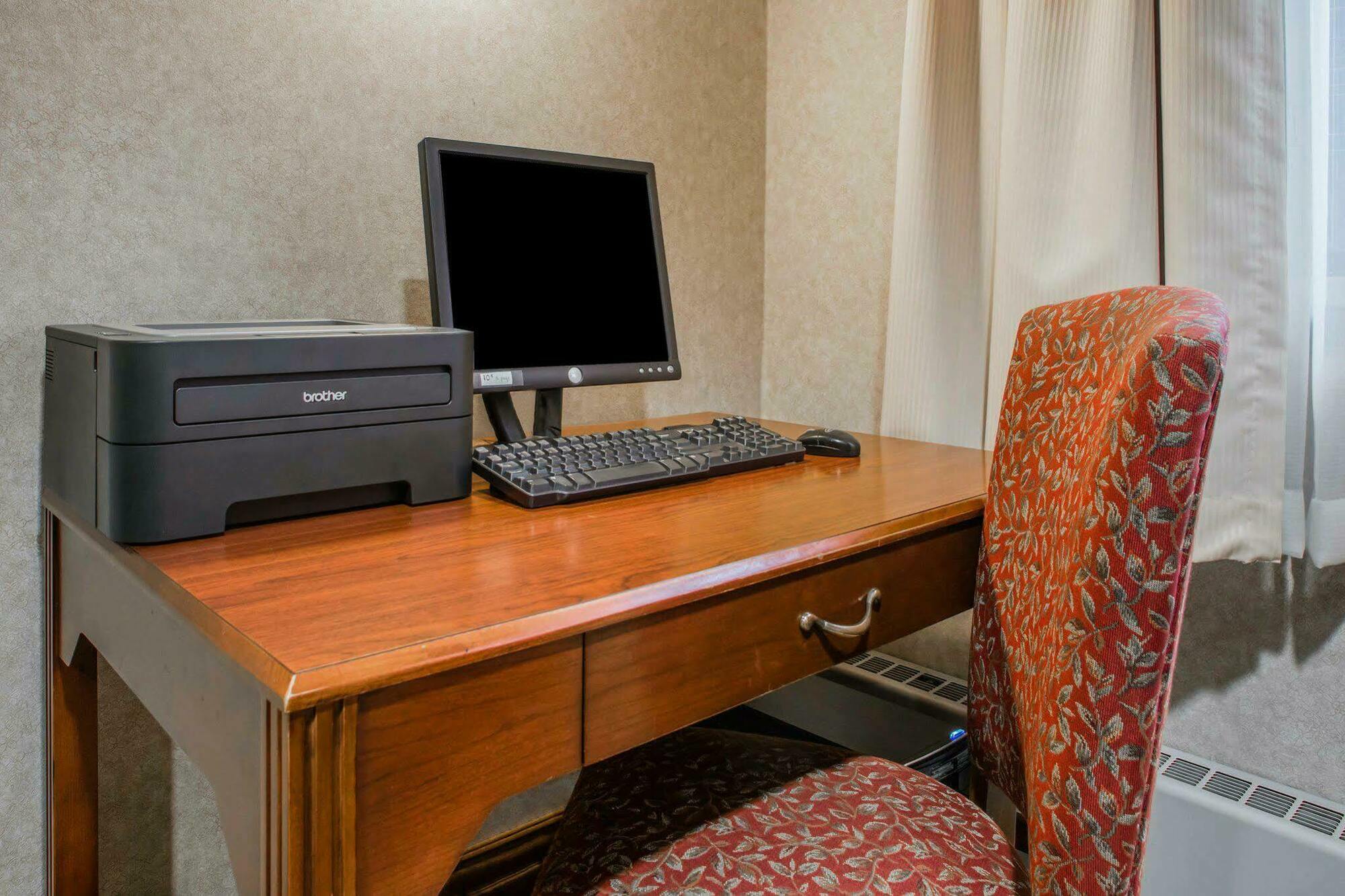 Quality Inn & Suites Downtown Green Bay Exteriör bild